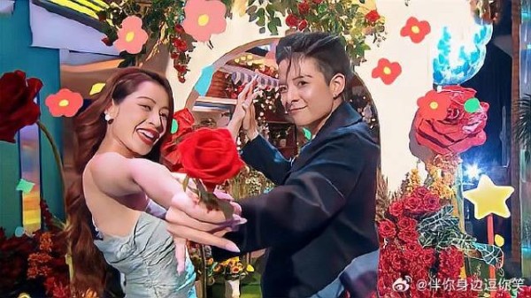 刘逸云一身黑装亮相,与芝芙同跳舞蹈,简直太养眼!