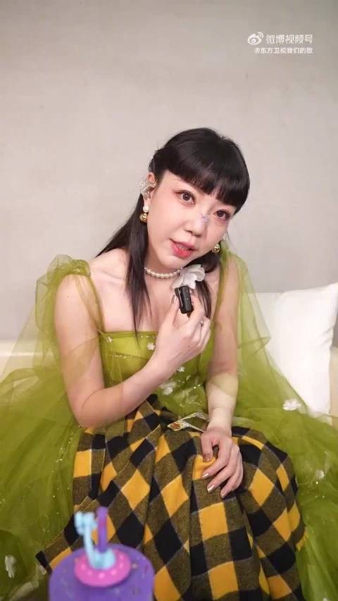 吴莫愁称舞台造型似小蝴蝶,表演将带来惊喜