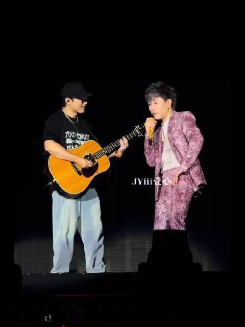 太搞笑了，正主亲自下场复刻“胡彦斌你让我哭～哭～哭～～” cr.JYiii壹心