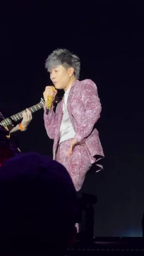 没有什么比本人玩梗更好笑的了 胡彦斌你让我哭