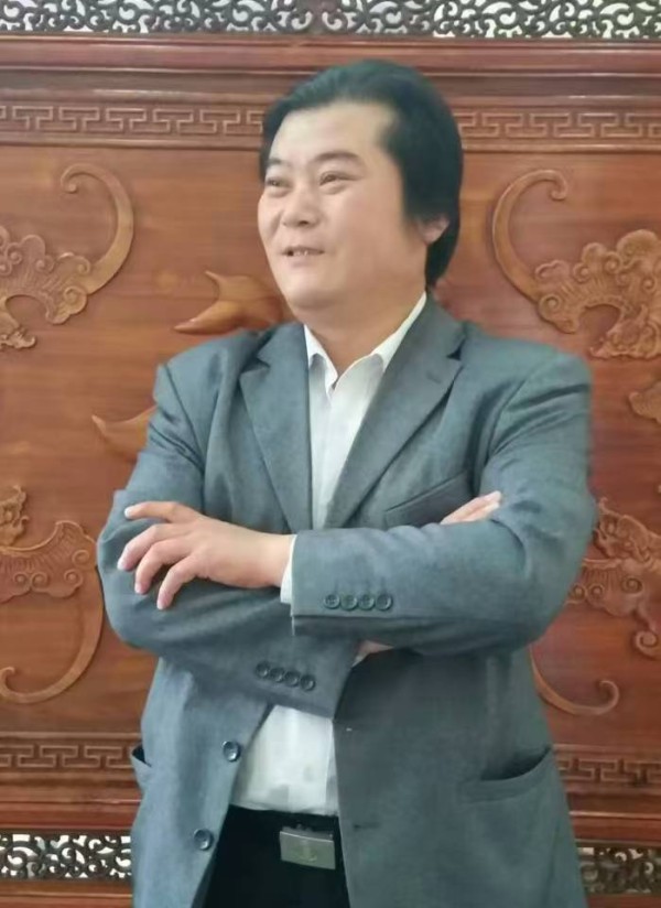 笔墨丹青写春秋：画家冯其镛的艺术人生与精神境界