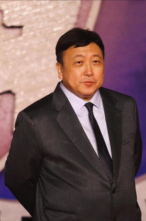 王晶揭秘赵露思解约真相：押宝成功不舍得放人，艺人不甘心当血包