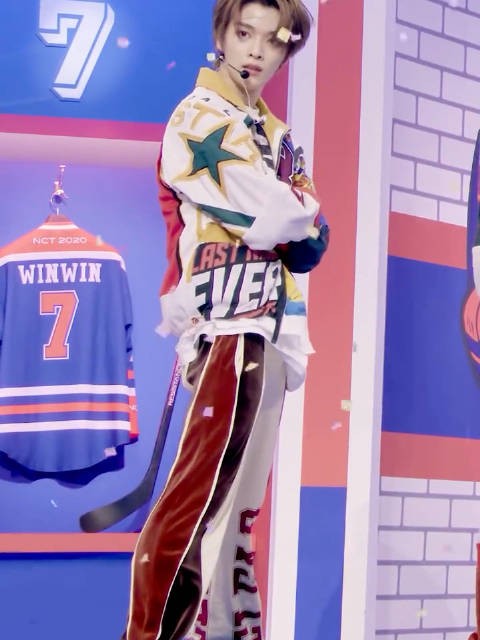 郑成灿《90’s love》直拍曝光，阳光造型引热议
