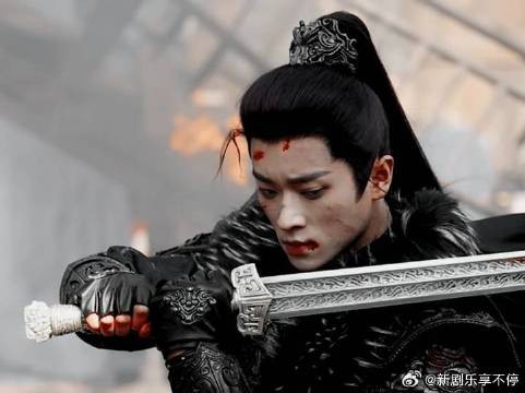 父亲战死，背负冤屈的少年将军隐忍复仇，那一夜的大雨里又惨杂多少泪水