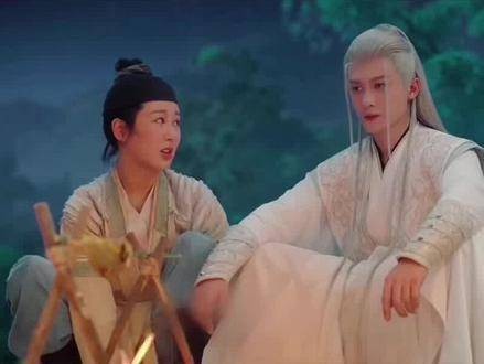 我是水瓶座的夭柳爱好者，九头蛇相柳的九个脑袋究竟是如何“摆放”的？