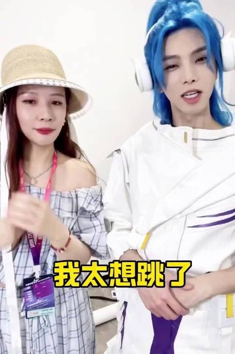 华晨宇直言太想跳kiyomi手势舞，猫猫头懵跳