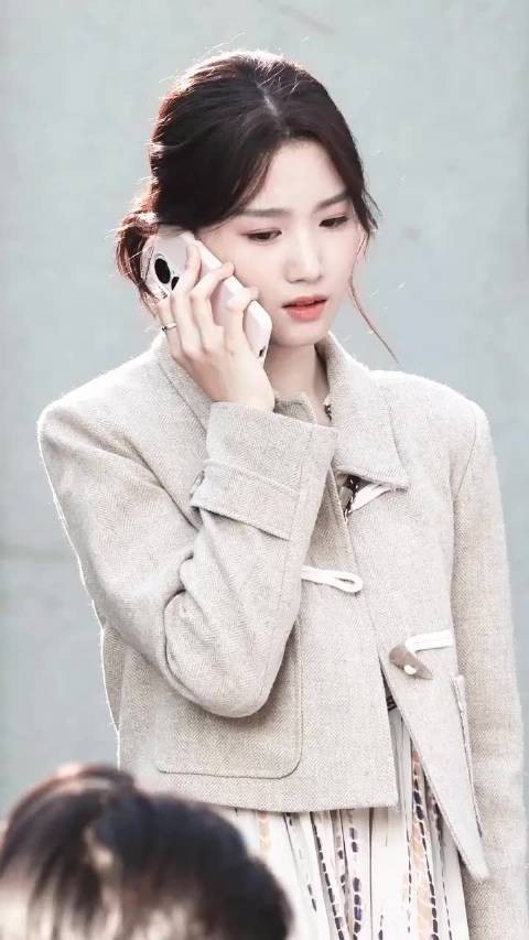 卢昱晓折月亮路透 云厘好美啊!