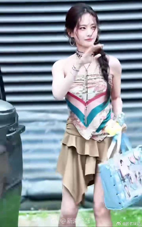 哇哦！孟子义李一桐好六上班，甜辣千禧与俏皮美拉德，美得超惊艳！