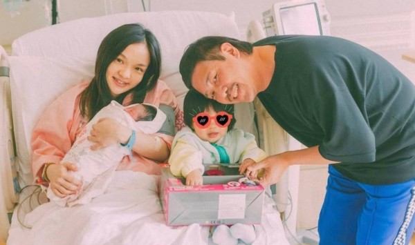 徐佳莹大11岁导演老公回应婚变传闻：子虚乌有