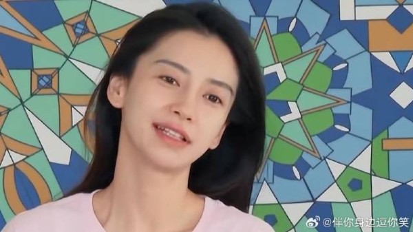 baby的脸自带全妆 素颜依旧美翻全场，反观白鹿素颜遭碾压！