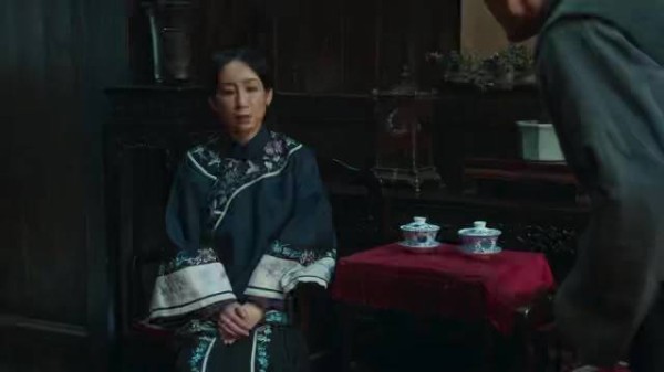 杨幂秦海璐新剧《生万物》演技获赞，秦海璐眼神戏引热议