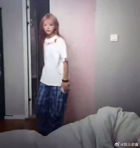 最后一下不像演的