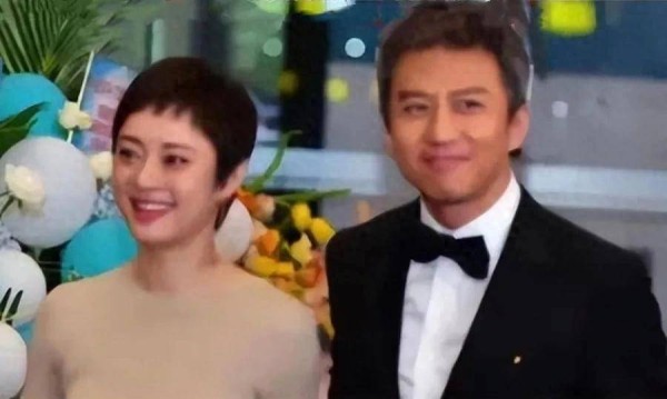 孙俪温情时刻触动心弦！邓超与儿女对话曝光，高情商回答引发热议