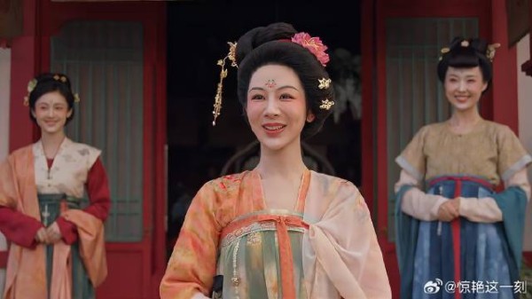 牡丹卖花有讲究 根据需要私人订制，亲自给顾客做讲解