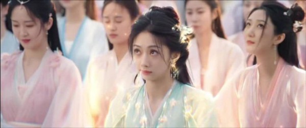 陈飞宇王影璐主演献鱼热播，仙侠职场梗引共鸣