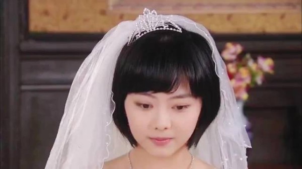 完全理解黑道大佬对她一见钟情!谭松韵这张娃娃脸怎么都不会变的