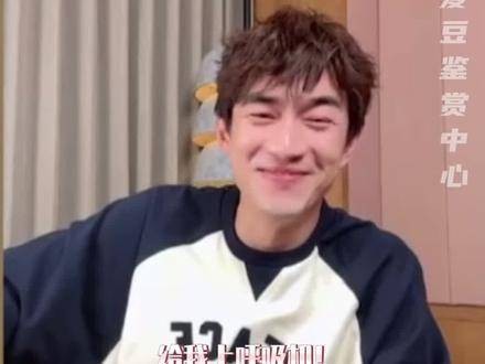 林狗半夜坐起：冠麟哥你也是没谁了～（嘴角一歪） 与凤行