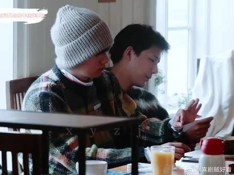 小胡自创“OK”手势拍照,姐姐们可喜欢了~一堆“ok”照流落