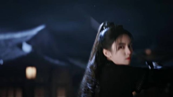 周也夜行衣造型曝光,黑衣斗篷眼神凌厉揭面惊艳