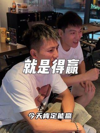 我深信不疑,在背后默默支持我的,正是你