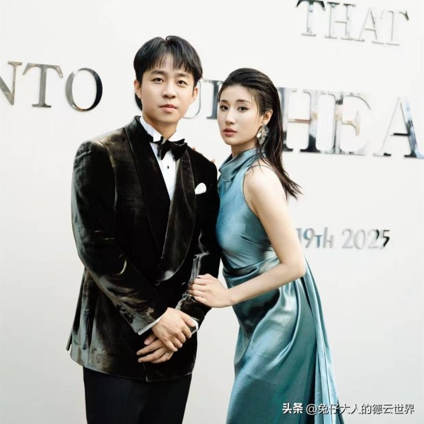 德云社话剧二巡首演，张九龄带媳妇支持，登台互动，不抢演员风头