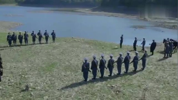 马占山亲自监军，枪毙暴乱学生，不想枪响之后一个没死