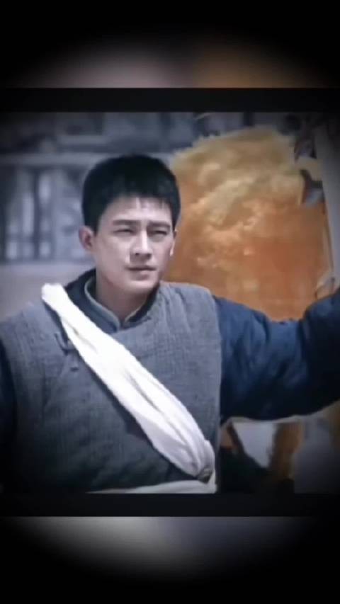 手揣袖动作细节绝了，北方人冬天就爱这样，欧豪演得到位！