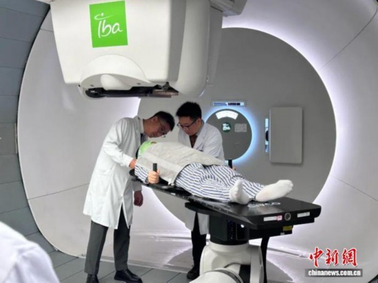 西部地区首个质子治疗系统正式启用