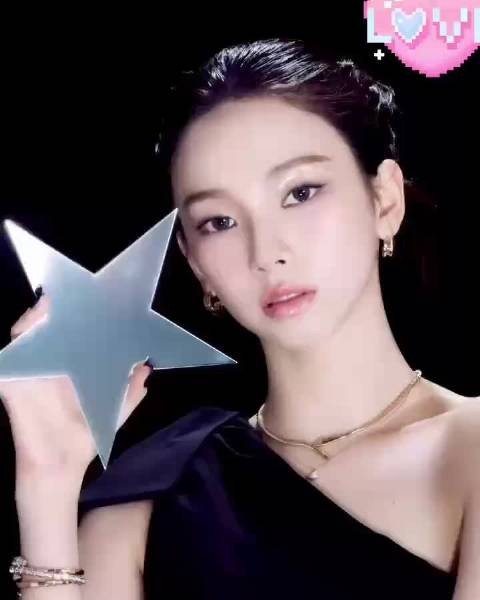 柳智敏是时尚芭莎唯一金九女爱豆了吧？