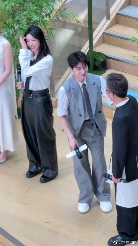 杨洋和李乃文老师互动好可爱！