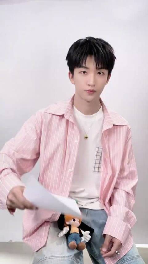 黄子弘凡加盟《一站到底·少年季》任少年见证官