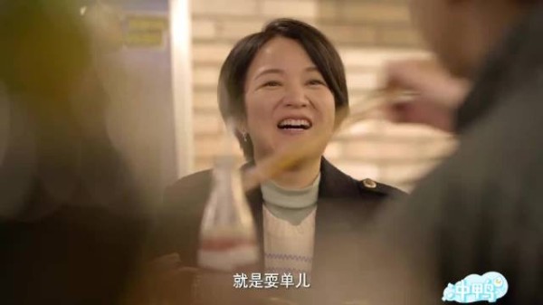窦靖童周迅阿雅火锅聚餐,自曝今年主动穿秋裤