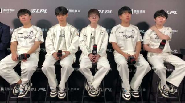 Rookie谈单杀卡莎关键回合,称对方该走未走