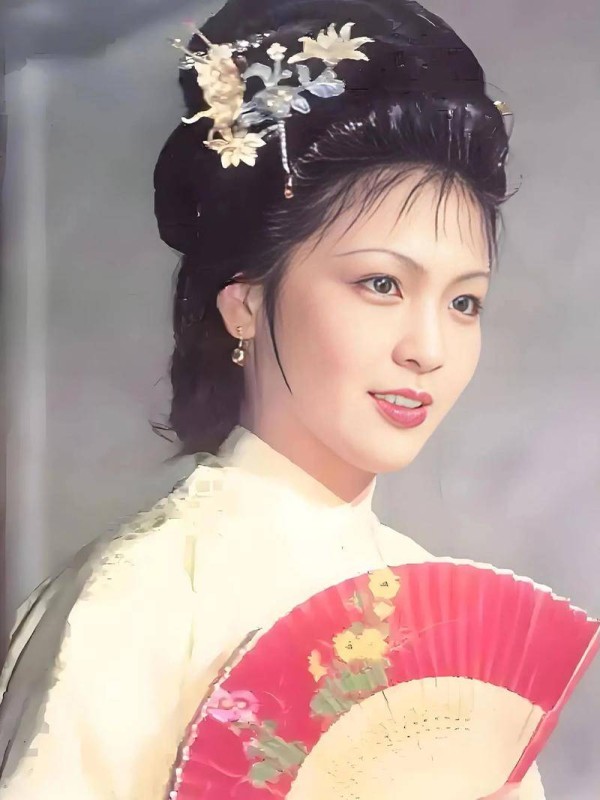 曾有十年之久不敢看红楼梦的她，却演了半部红楼梦，红了一辈子