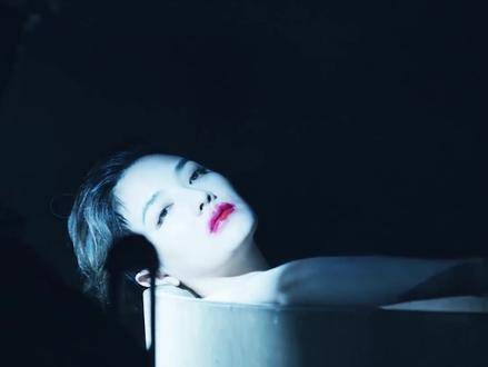 白兰与潇仨的感情真是令人唏嘘，这段关系充满了遗憾与无奈