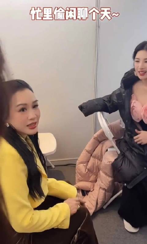 黄奕钟丽缇女儿同框合照，三女孩颜值吸睛