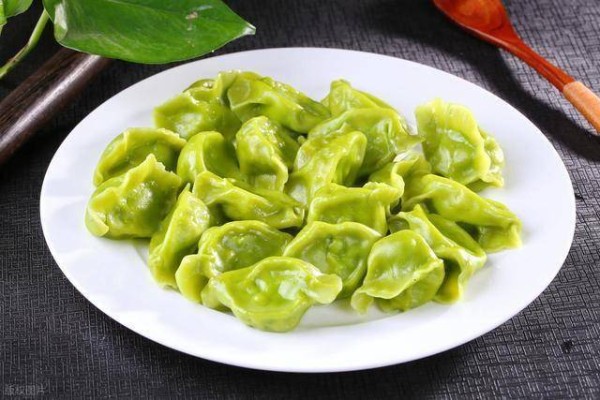 烟台街边的鲅鱼饺子，鲜到掉眉，一口一个