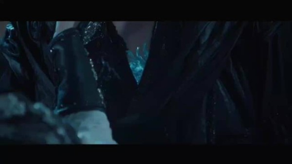 黎霜自称超凶晋安敲胸变玄衣客