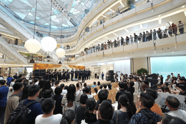 商场里的“音乐漫游” 彩虹合唱团携手上海ifc，解锁商旅艺新玩法