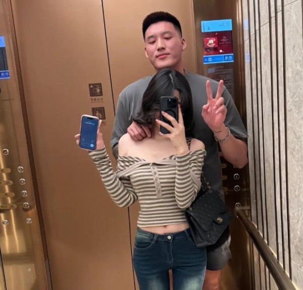 享受假期！广东旧将晒居家生活 已有儿子 还未签约任何球队
