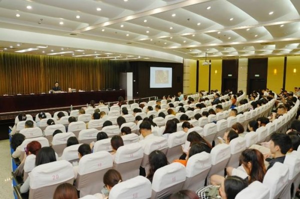 “与文学大家面对面”第八期活动在南京鼓楼开讲