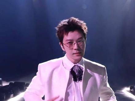 超赞的视听盛宴，帅气爆棚！王栎鑫treasure 2025青春芒果夜王栎鑫