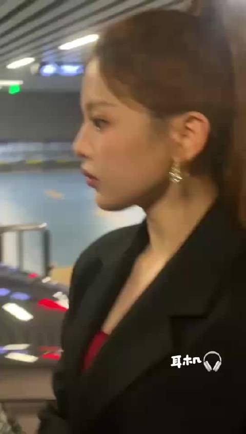 被超越的高马尾造型惊艳住了!搞事业的女生真的是闪闪发光