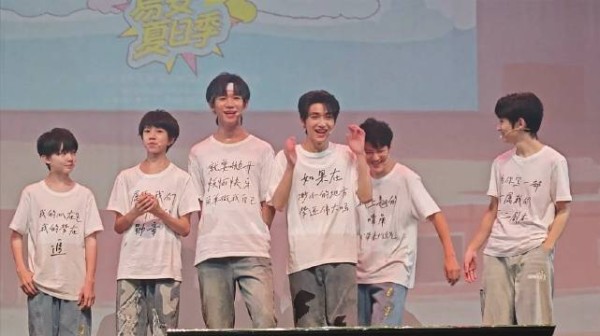 们父子组好萌 龙爸听到宝宝两个字立马转头看柯一哈哈哈