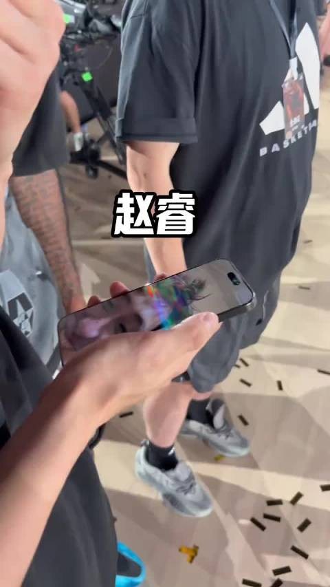 胡明轩威姆斯活动现场连线赵睿