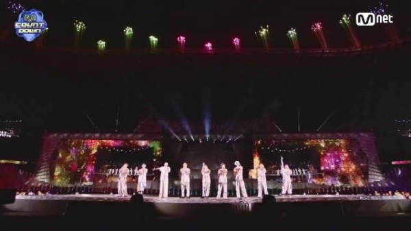 日本男团Snow Man亮相韩国Mcountdown表演《CHARISMAX》
