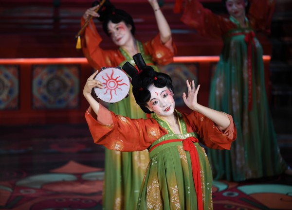 西安：汉服展演引客来