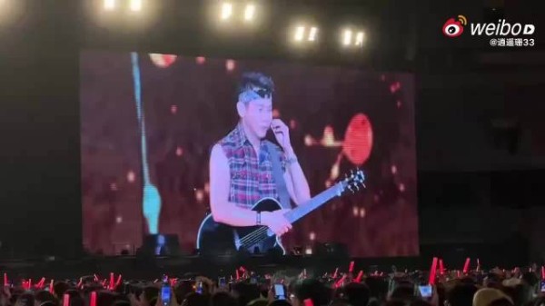 陶喆演唱会发带造型变道明喆,挡汗设计意外封神