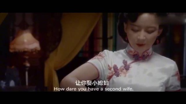 地主为保命,跟小伙互换身份,不料地主的太太乐坏了!
