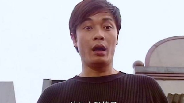 小伙遭女鬼威胁变身女性上班